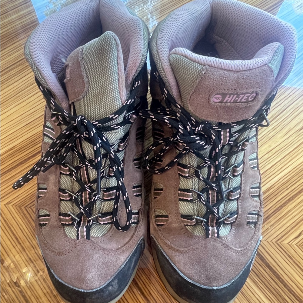 Hi-Tec Women's size 9 Taupe and Pink Athletic Hiking Shoes